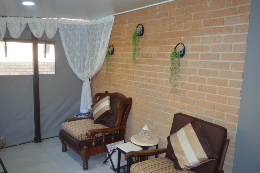 5 Bedroom Property for Sale in Wilkoppies North West